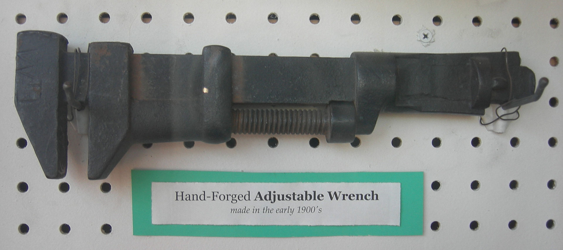 Tweedy_and_Popp_-_hand-forged_adjustable_wrench